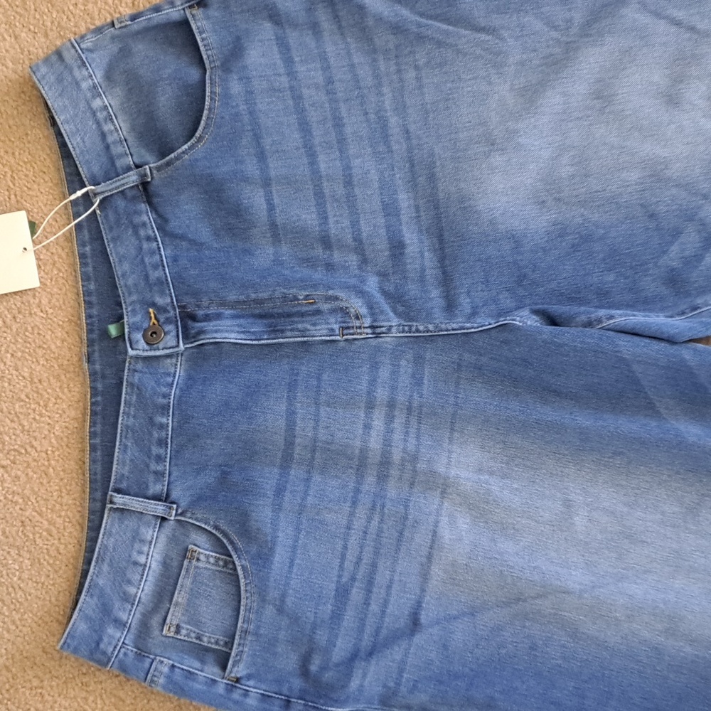 LARGE . HALARA DISTRESSED ROLLED HEM CASUAL WIDE LEG JEANS - Picture 5 of 9